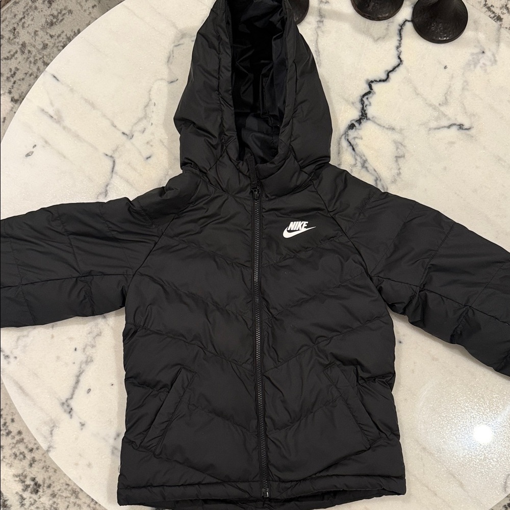 Nike Kids Puffer Jacket in Black